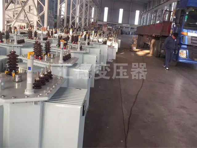 黔西南准备装车的变压器